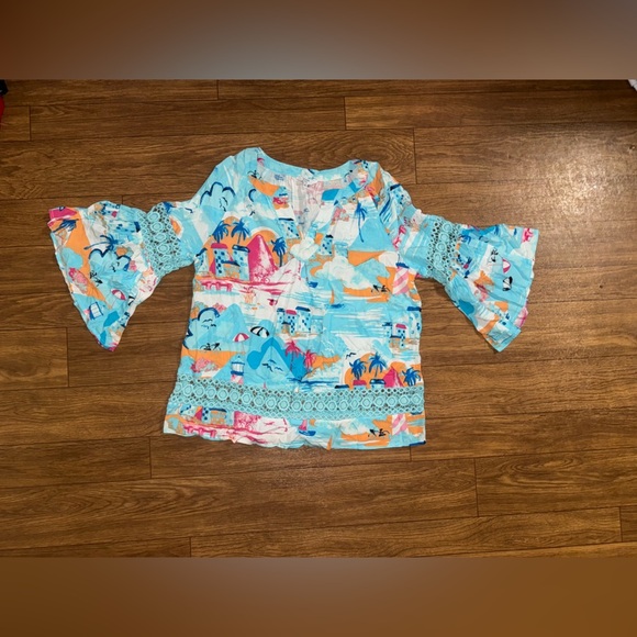 CROWN AND IVY M Blue Beach Orint Green FLORAL 3/4 SLEEVE TUNIC TOP BLOUSE. EUC! - Picture 1 of 5